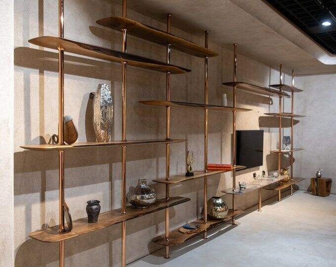 تولیدکننده قفسه‌های سفارشی از کف تا سقف – قفسه نمایشی و انبارداری با بدنه آلومینیومی ماژولار | تولید بر اساس طرح مشتری (OEM) / طراحی و تولید بر اساس طرح مشتری (ODM)