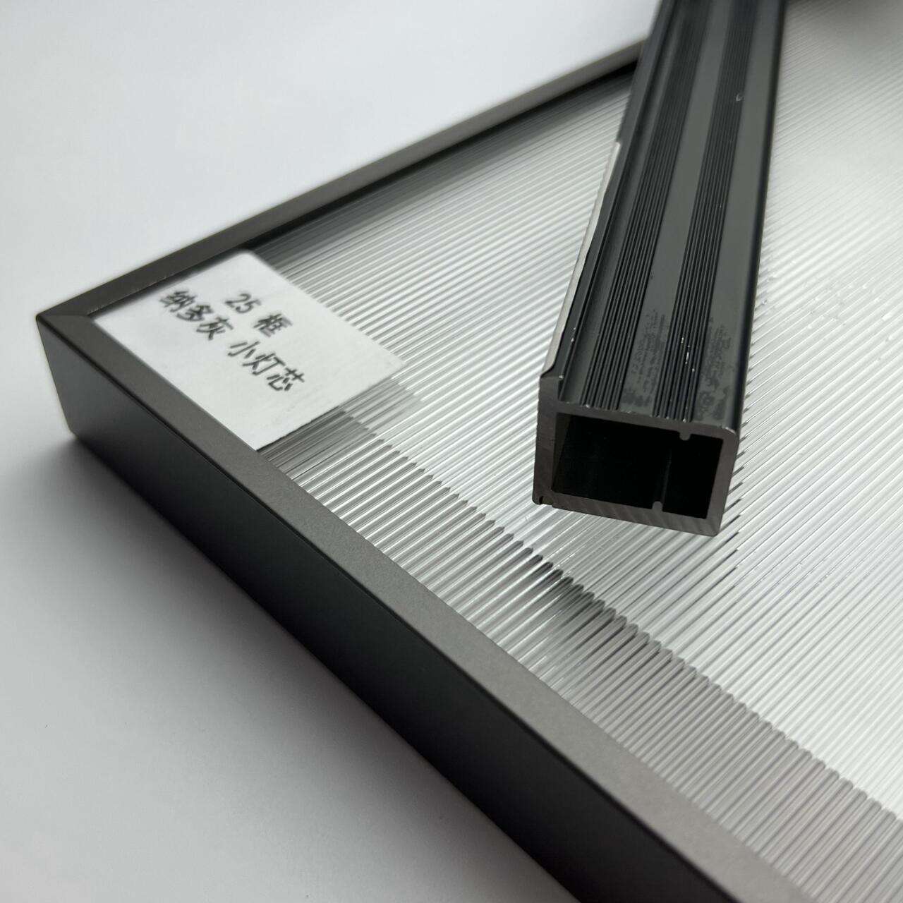 Alüminyum Çerçeveli Kayar Cam Kapılar – Mutfak Dolapları İçin Özel 6063 T6 Anodize Alüminyum Görünmez Kapı Çerçevesi