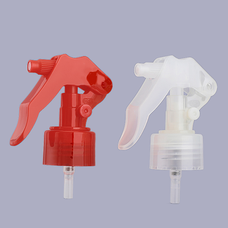 How to Use a Mini Trigger Sprayer for Travel-Size Hair Products?
