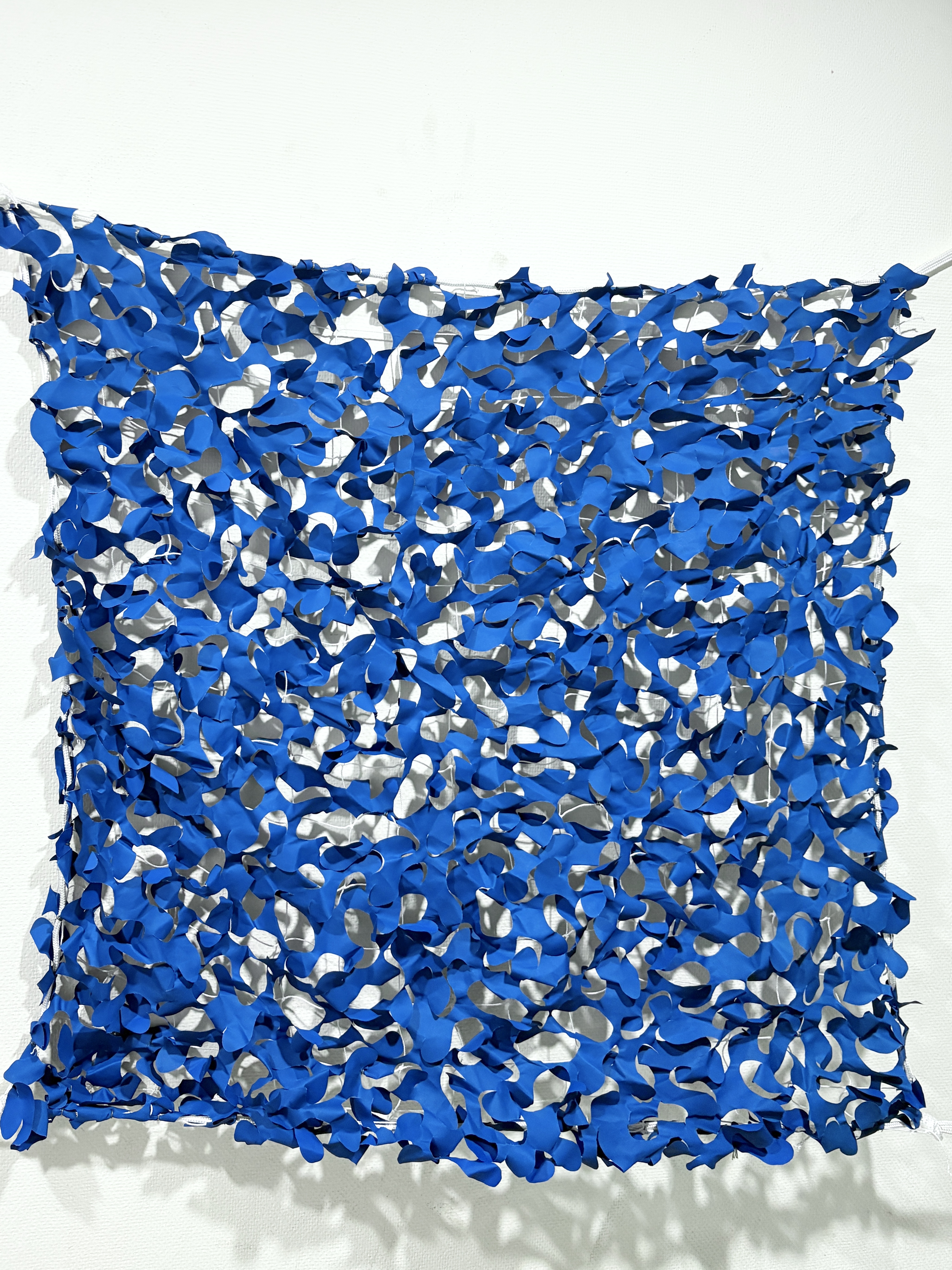 Le filet de camouflage est-il adapté à une exposition prolongée aux UV et aux intempéries ?