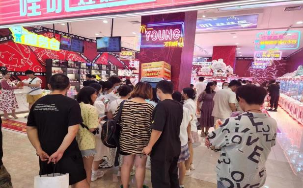 the opening and operation of a claw machine house509-0