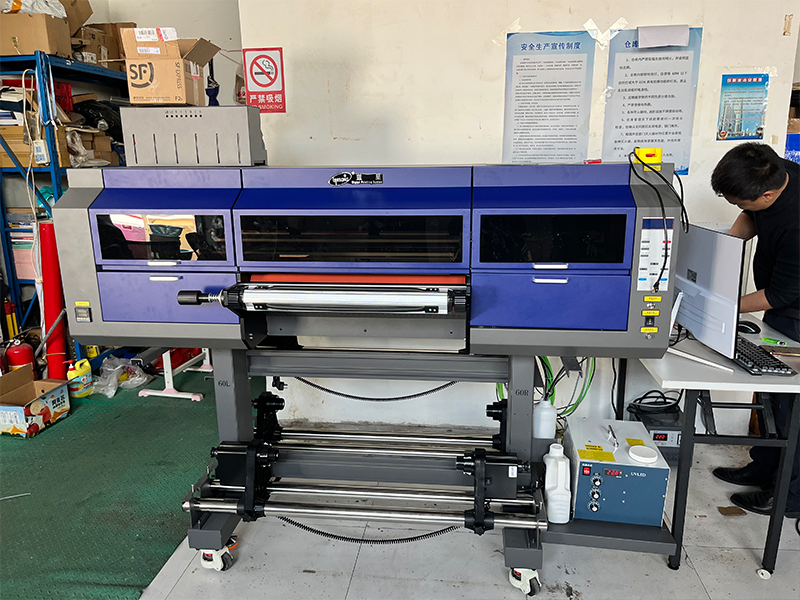 Nepřekonatelná kvalita a účinnost s průmyslovými UV DTF tiskárnami