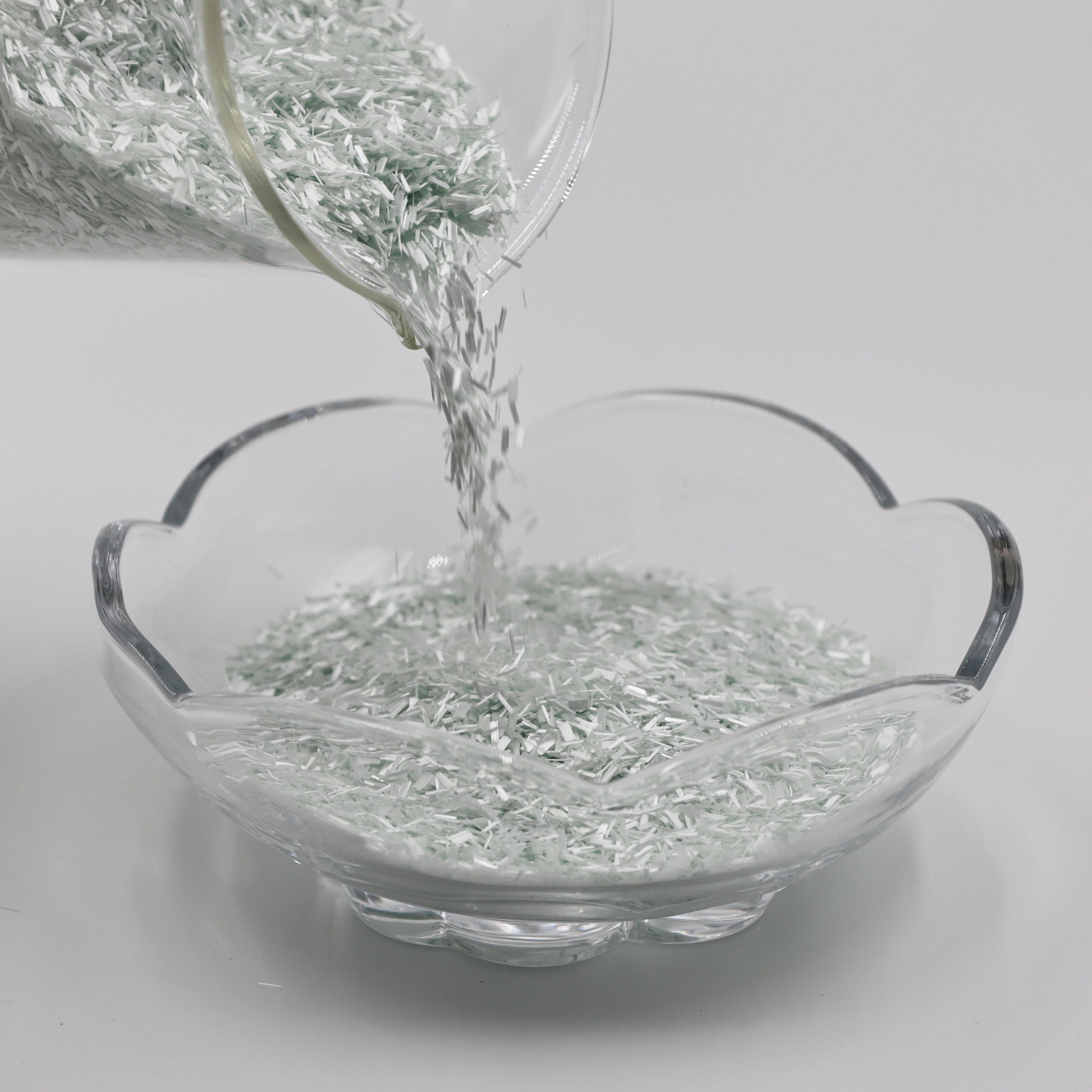 단일하지 않은 고품질 유리섬유 채우기의 강도와 다용도성