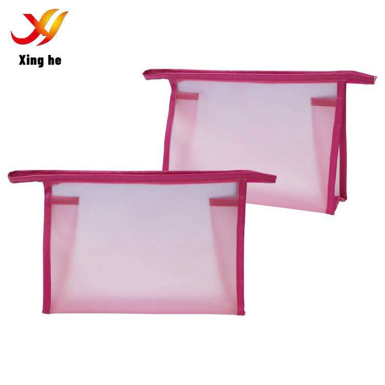 لماذا يجب الشراكة مع مصنِّع حقائب مستحضرات التجميل للحصول على حلول مخصصة؟