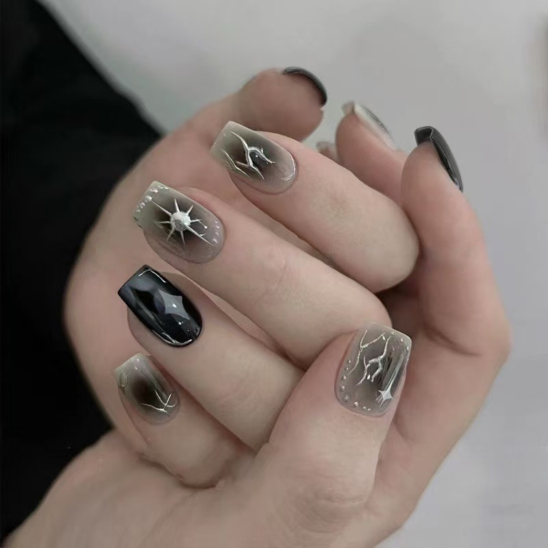 Doux sur les ongles, efficace sur le vernis à gel