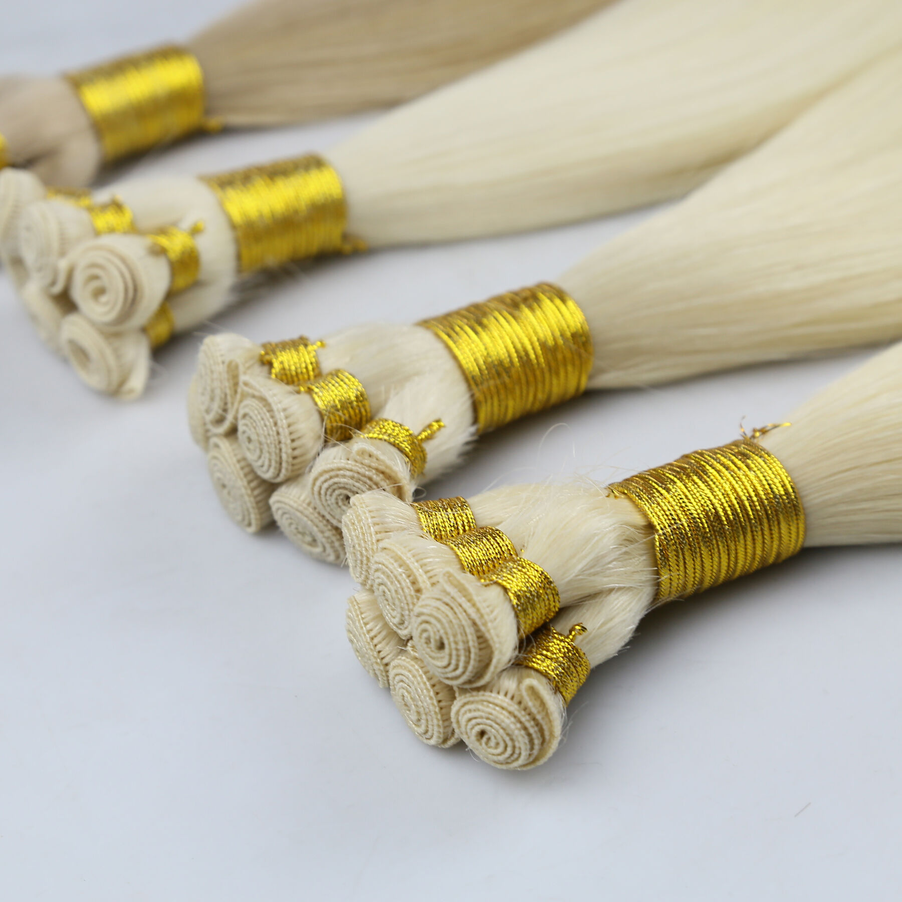 Почему наращиваемые пряди ручной работы являются предпочтительным выбором для профессионалов?