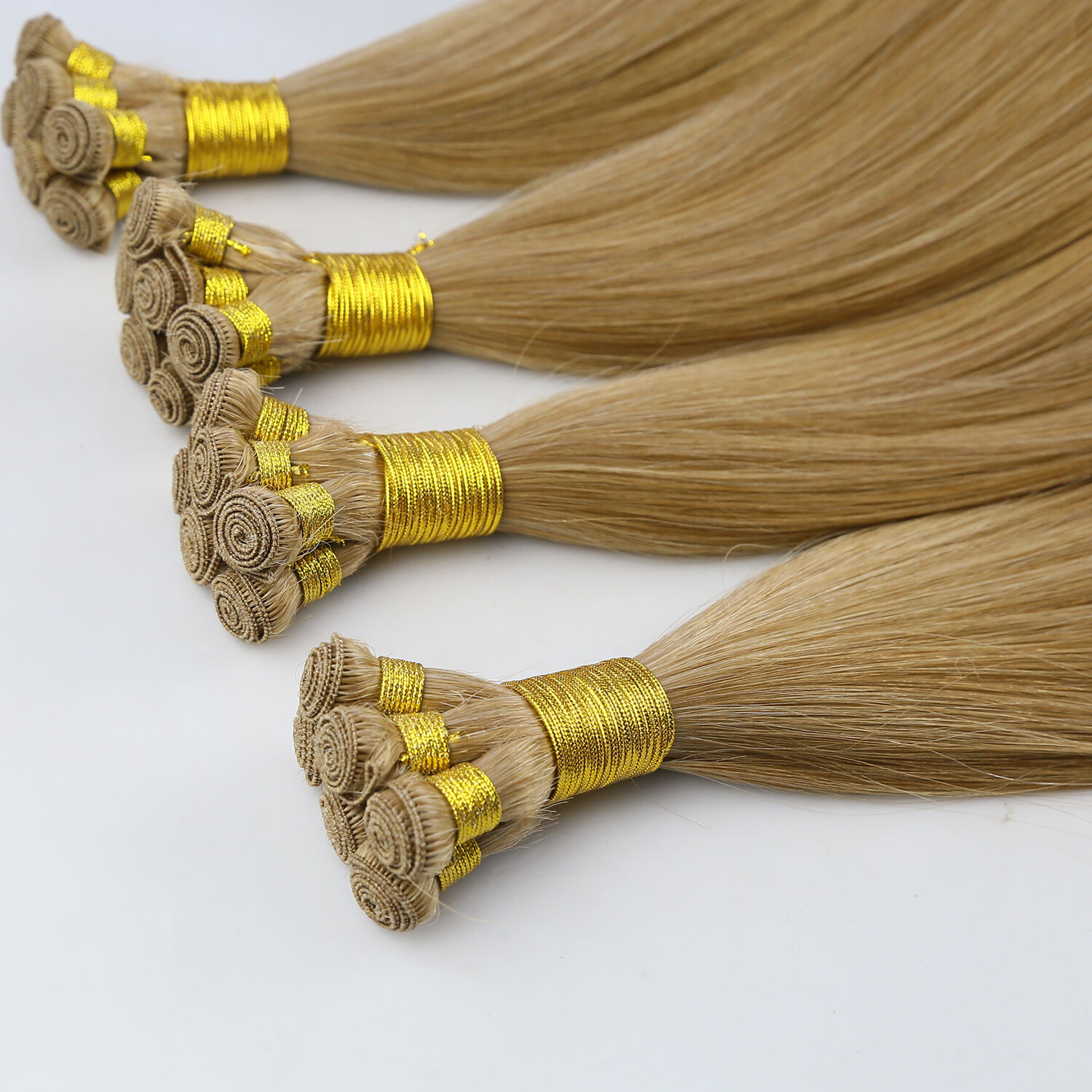 Почему волосные пряди, крепящиеся методом ручного связывания, являются предпочтительным выбором для профессионалов?