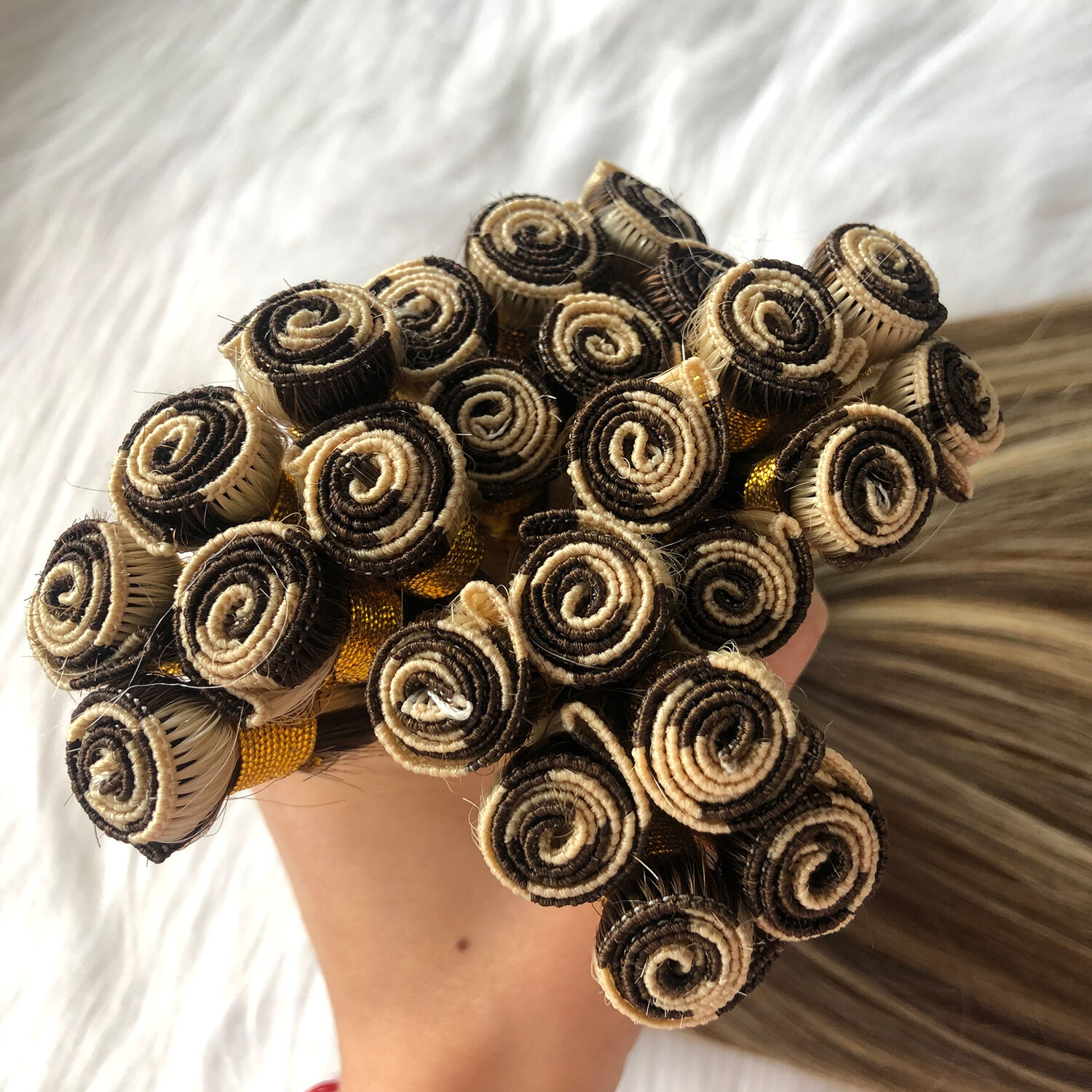 Где купить премиальные наращенные волосы ручной работы по оптовым ценам