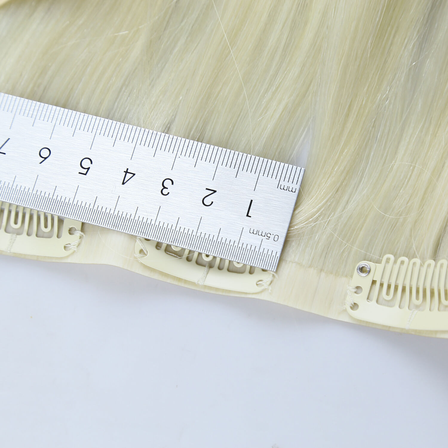 Как выбрать подходящие бесшовные наращиваемые пряди с зажимами для разных типов волос