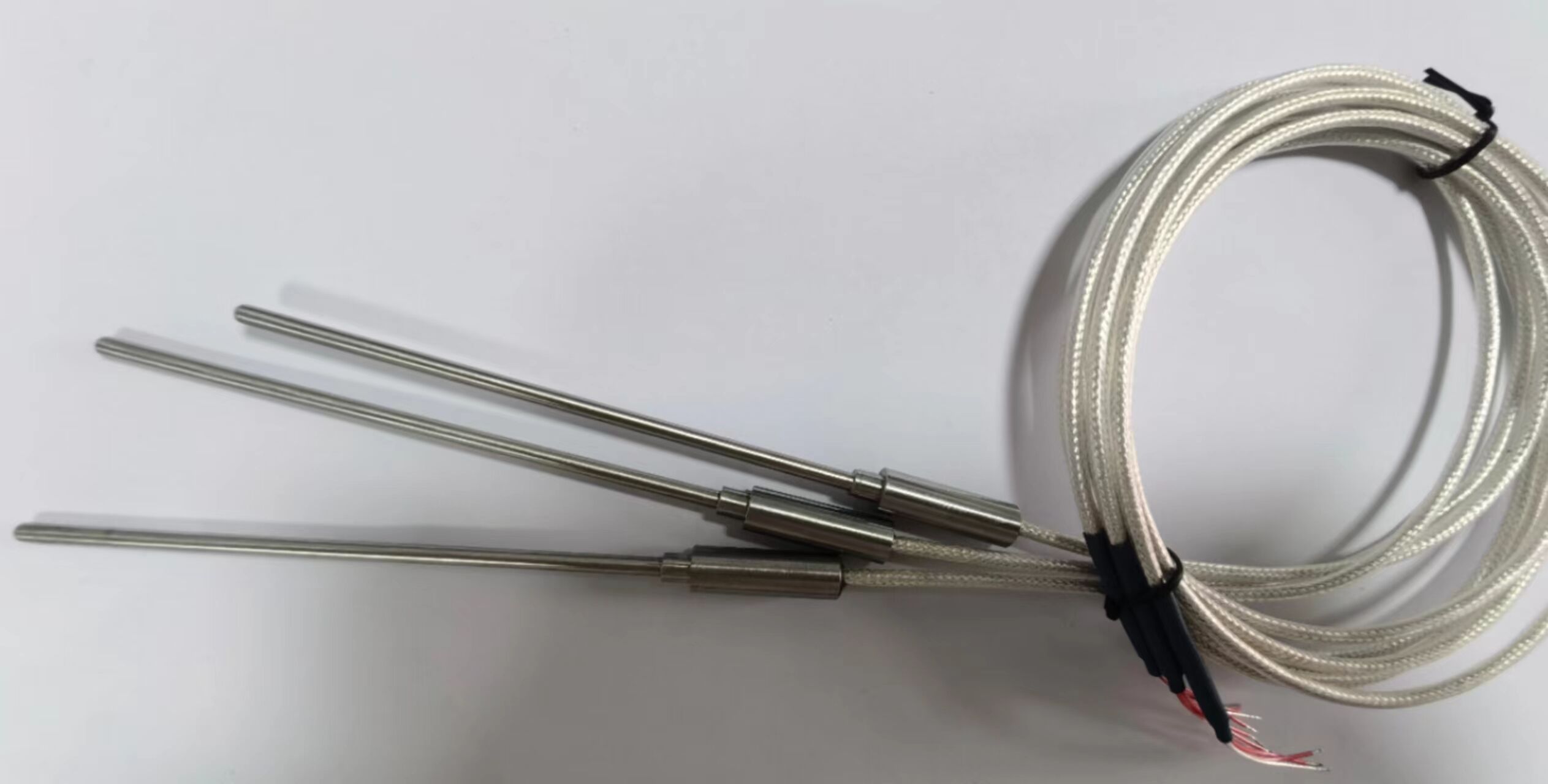 Descoperiți soluțiile superioare de senzori pentru temperaturi scăzute, rezistenți la interferențe