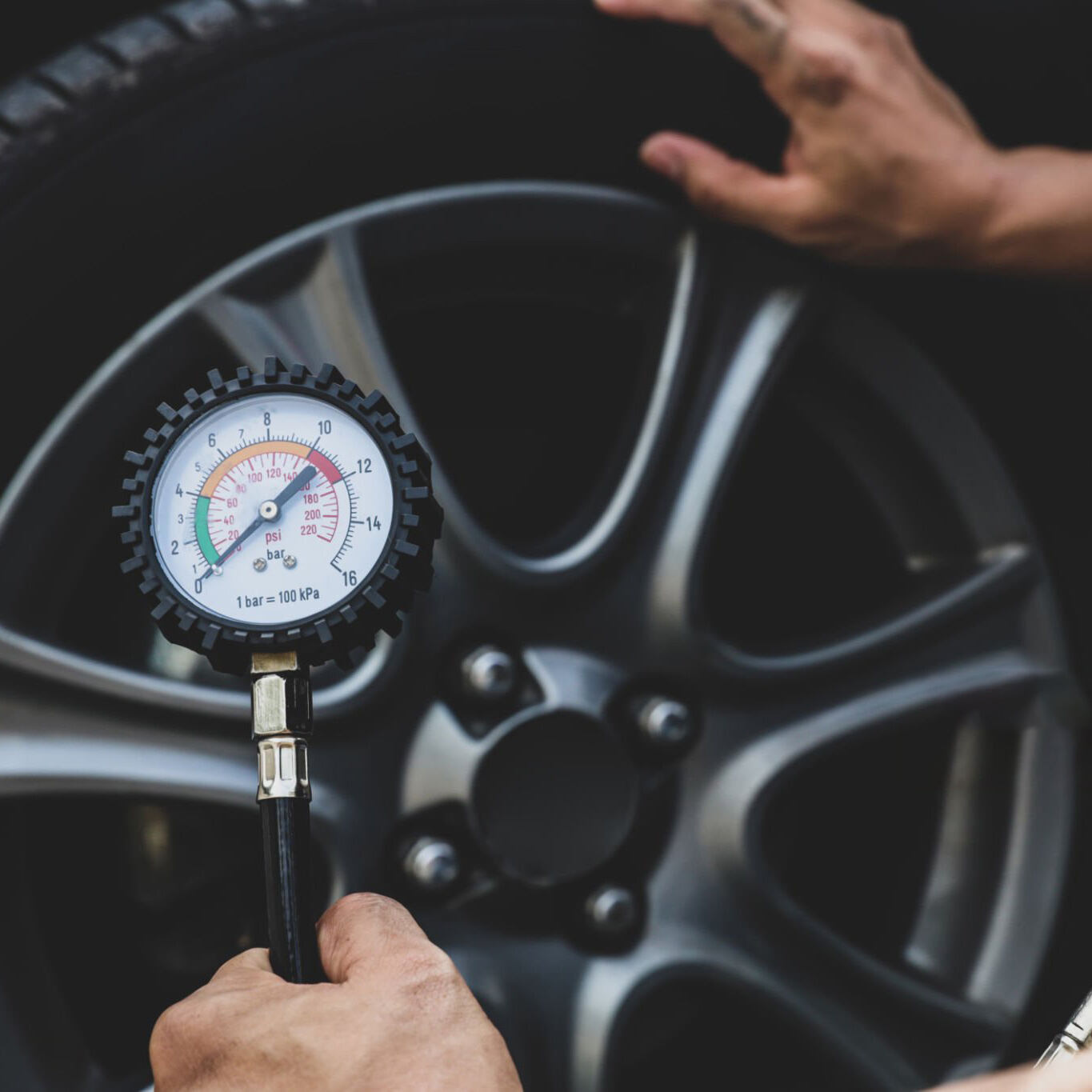 What Features to Look for in a Wholesale Digital Tire Pressure Gauge
