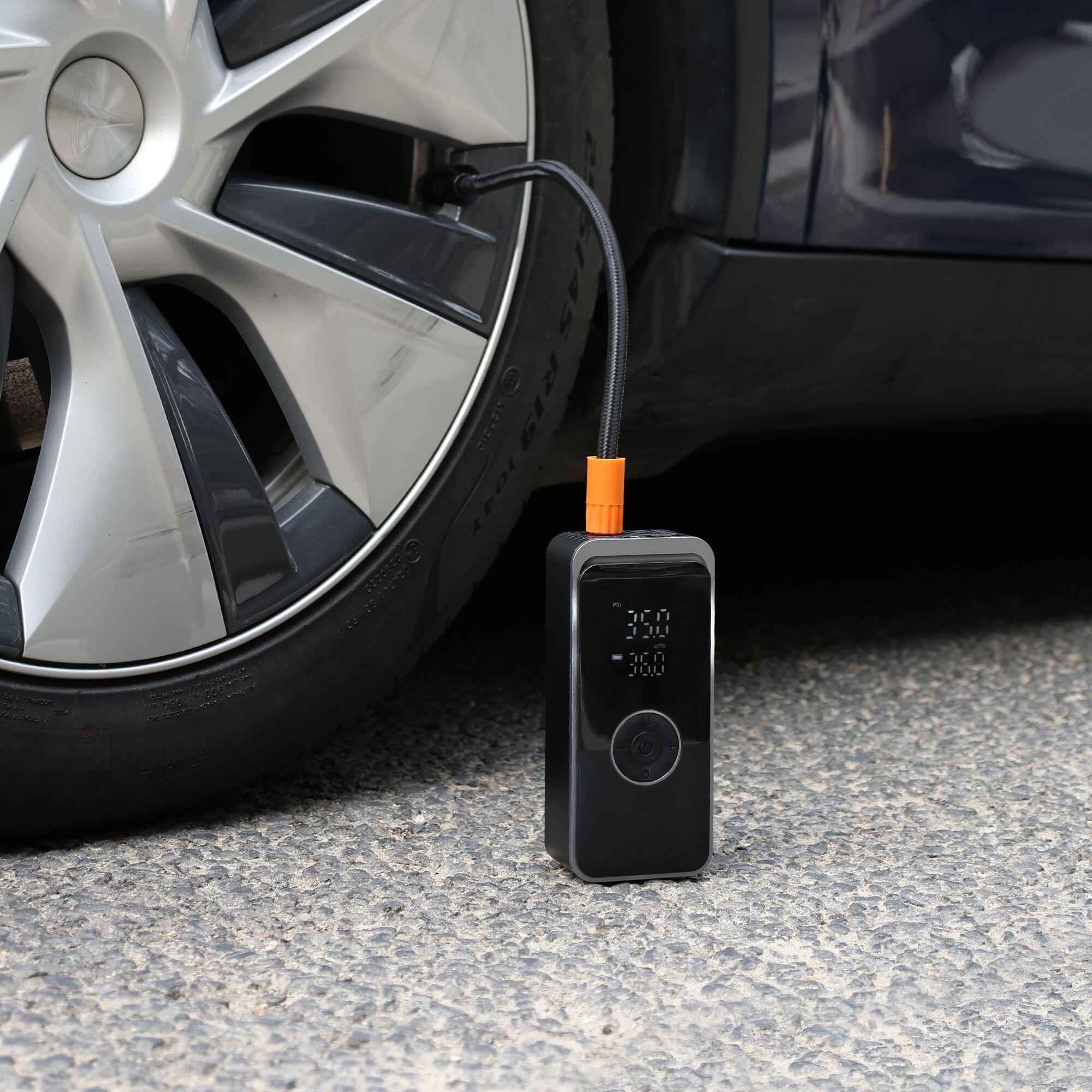 U23007 tire inflator powered by 12V car outlet