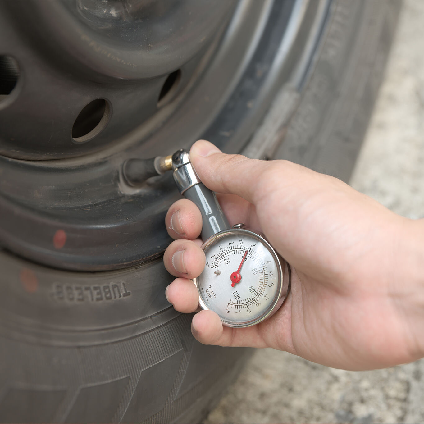 How Digital Air Pressure Gauges Enhance Efficiency in Various Industries