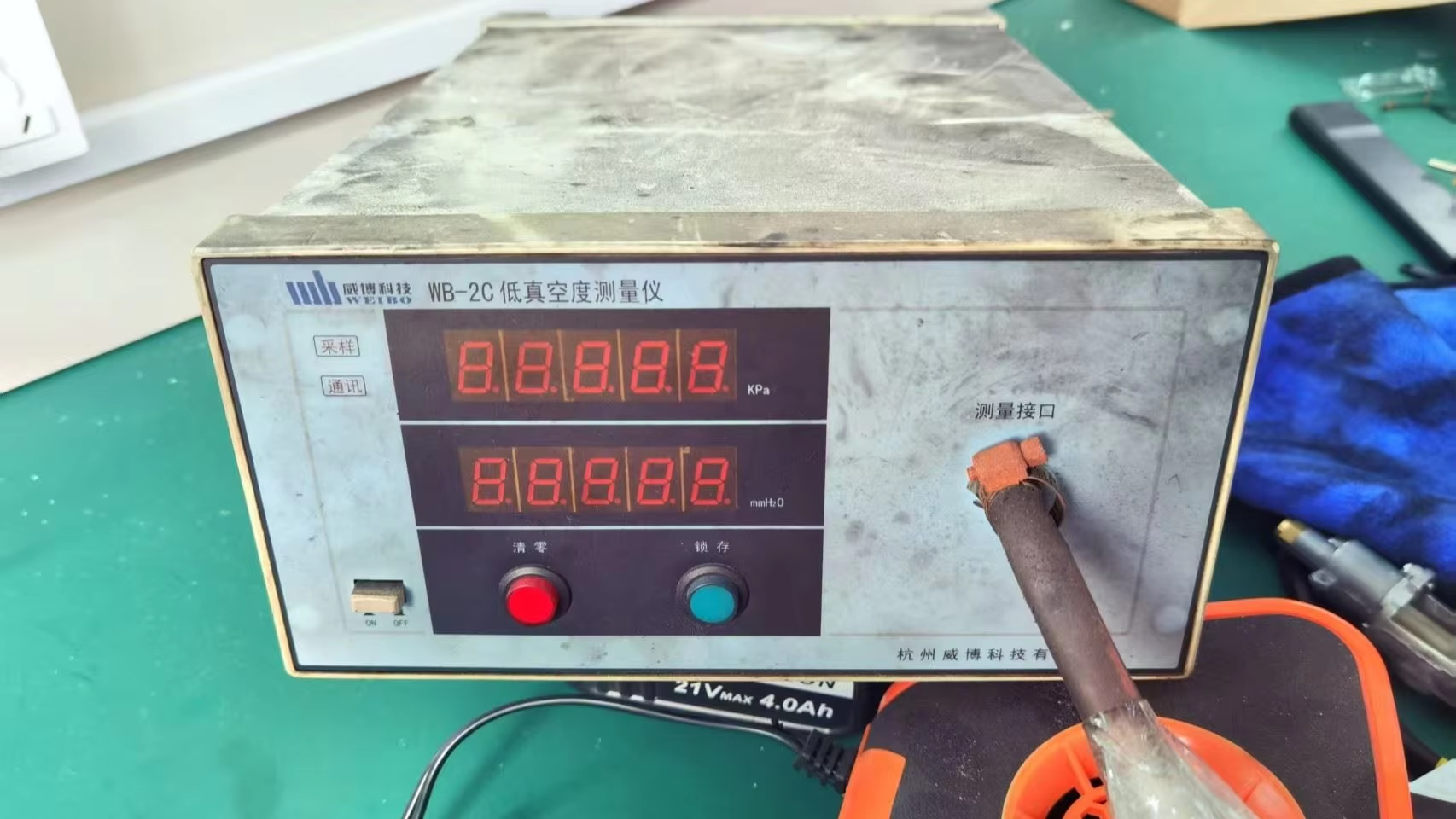 Fitco QC - WEIBO WB-2C Vacuum Pressure Gauge Testing