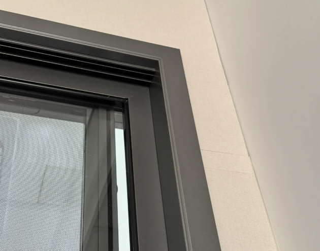 Versatile Weight Capacity and Glass Compatibility