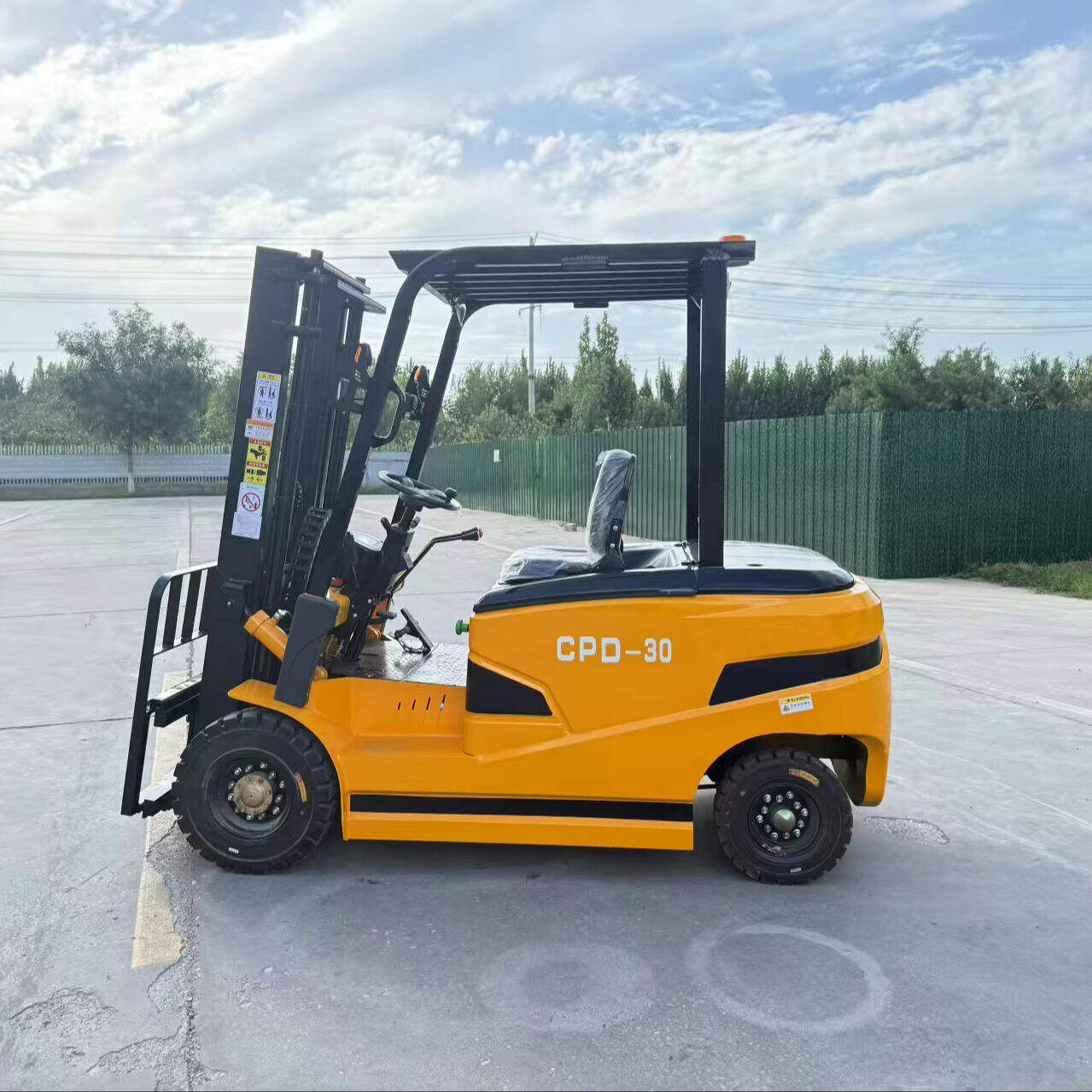 اكتشف أفضل رافعات شوكية عجلية تناسب احتياجات عملك