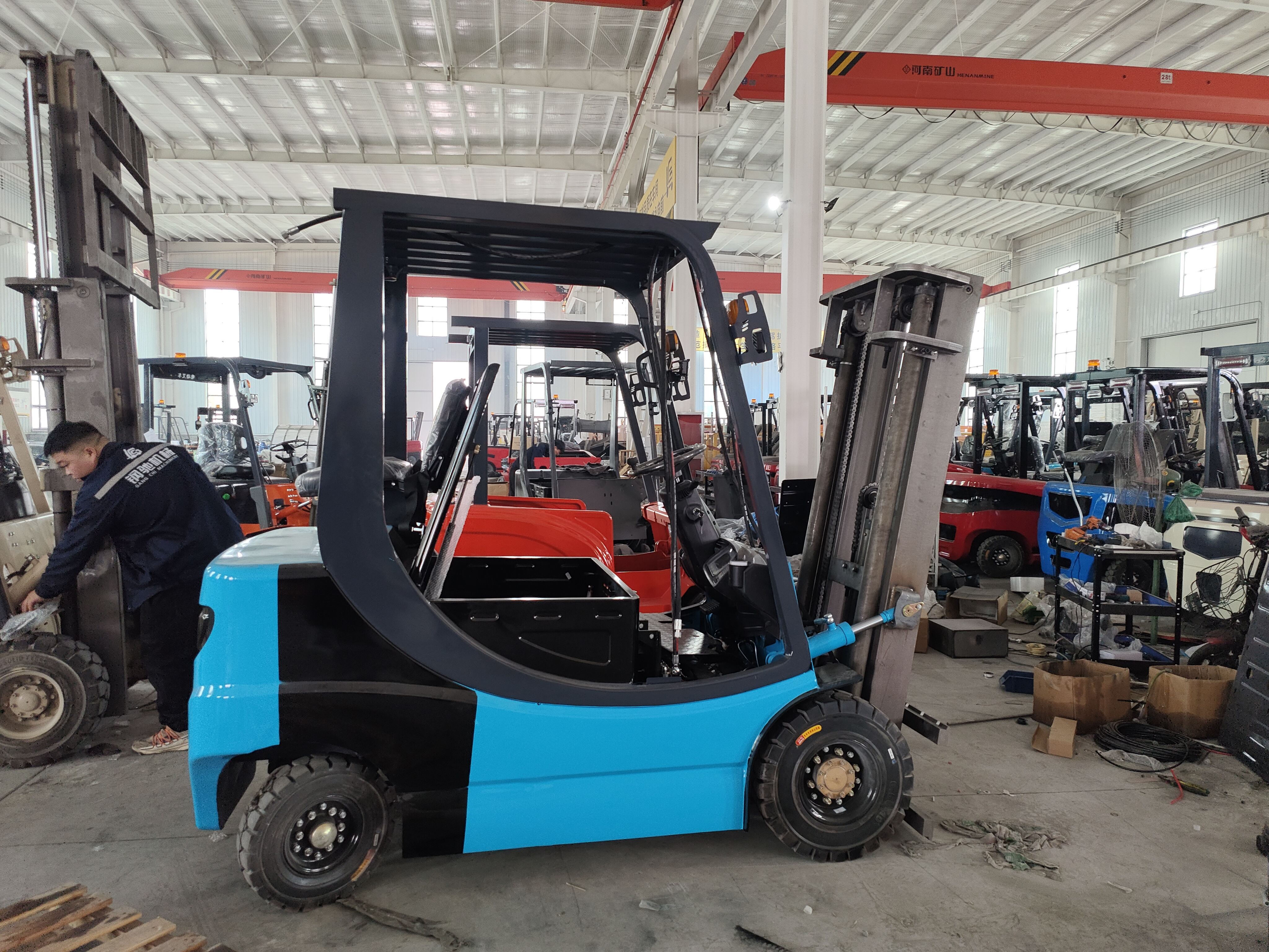 Tingkatkan Logistik Anda dengan Forklift Listrik 5 Ton Kami