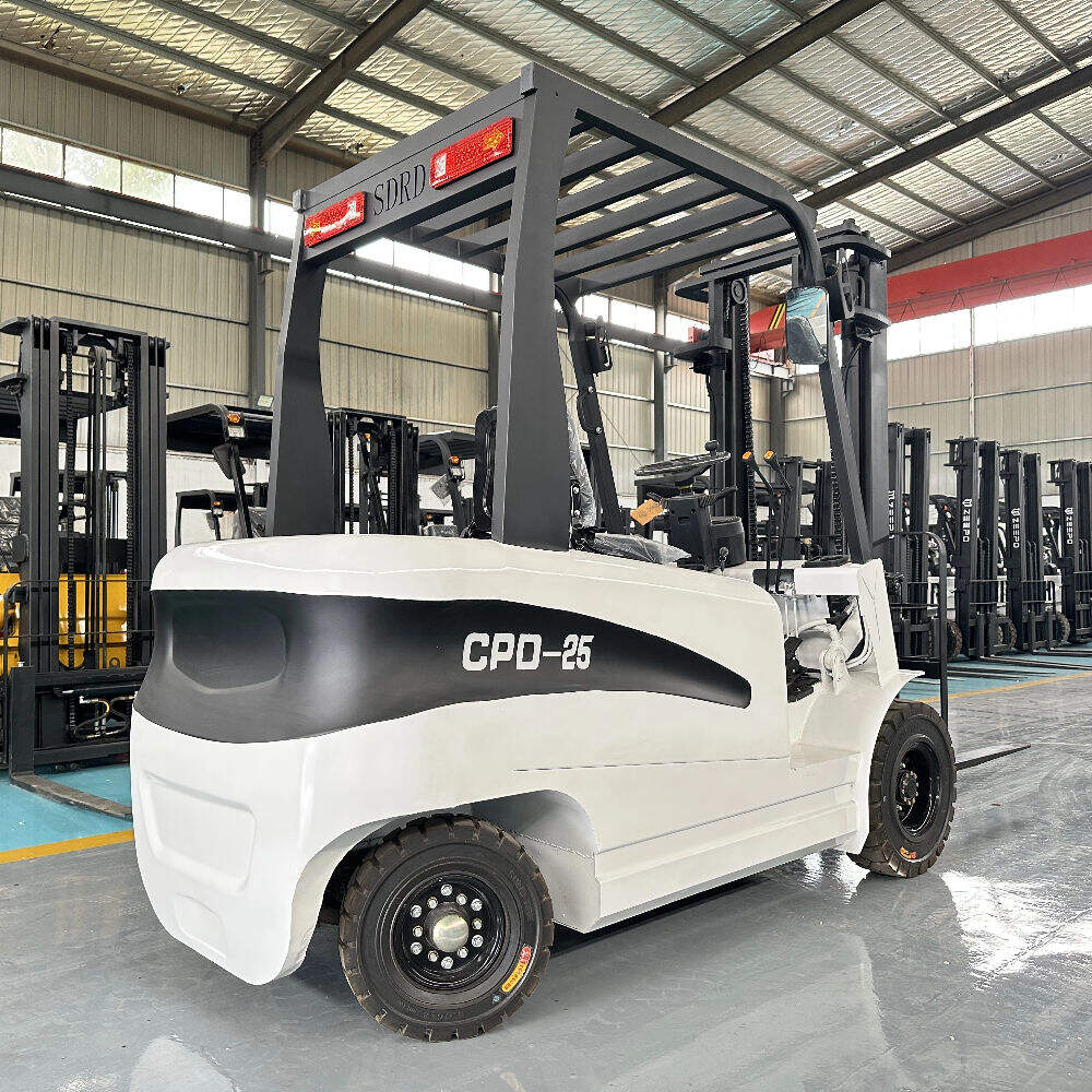 اكتشف كفاءة رافعات الشحن الكهربائية الرافعة