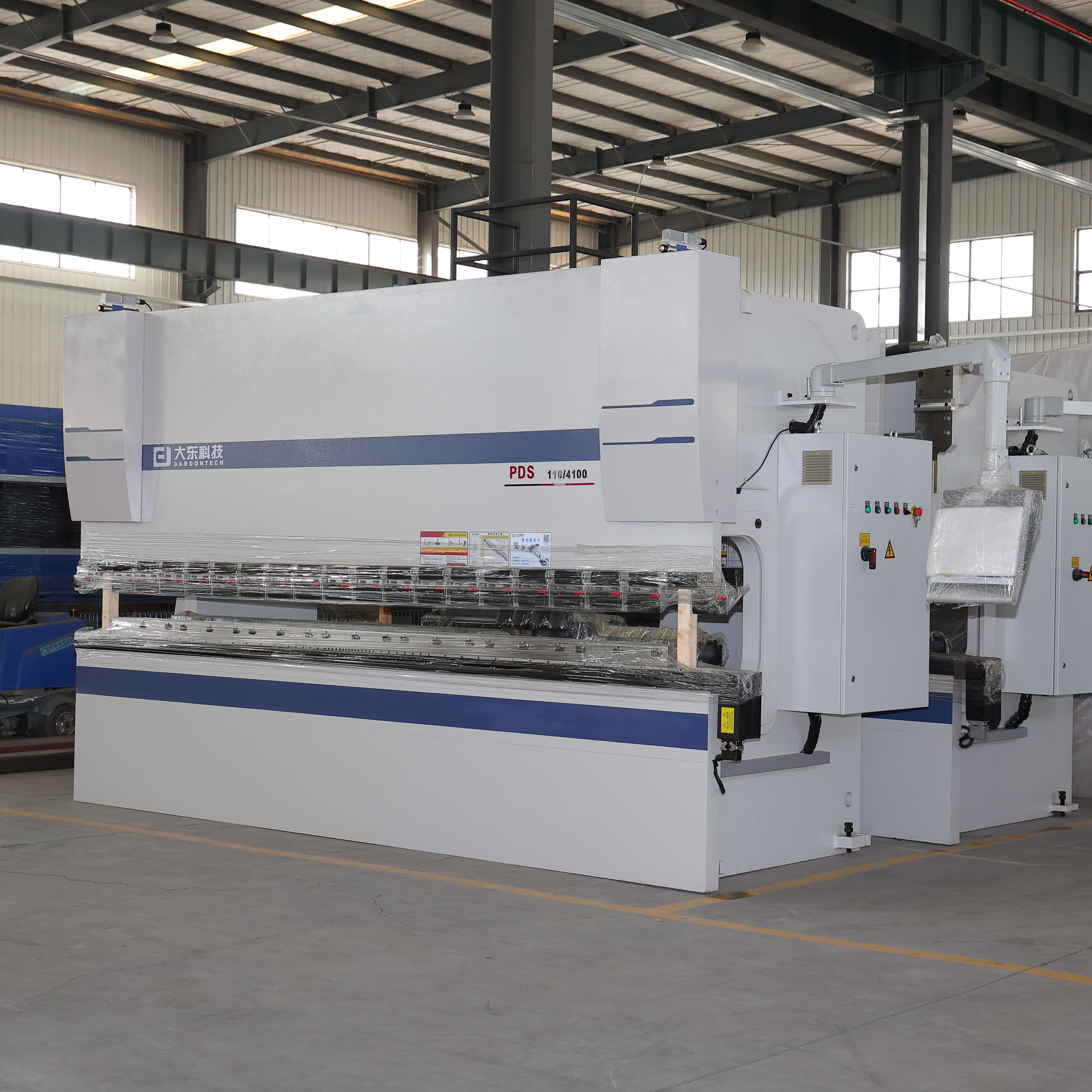 How Hydraulic Bending Brakes Enhance Metal Fabrication Efficiency