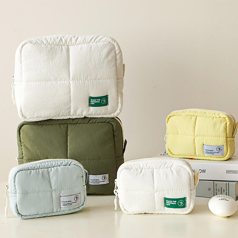 Travel Essential Nylon Waterproof Cosmetic Clutch Bag Makeup Organizer for Toiletries Luggage Storage Bag