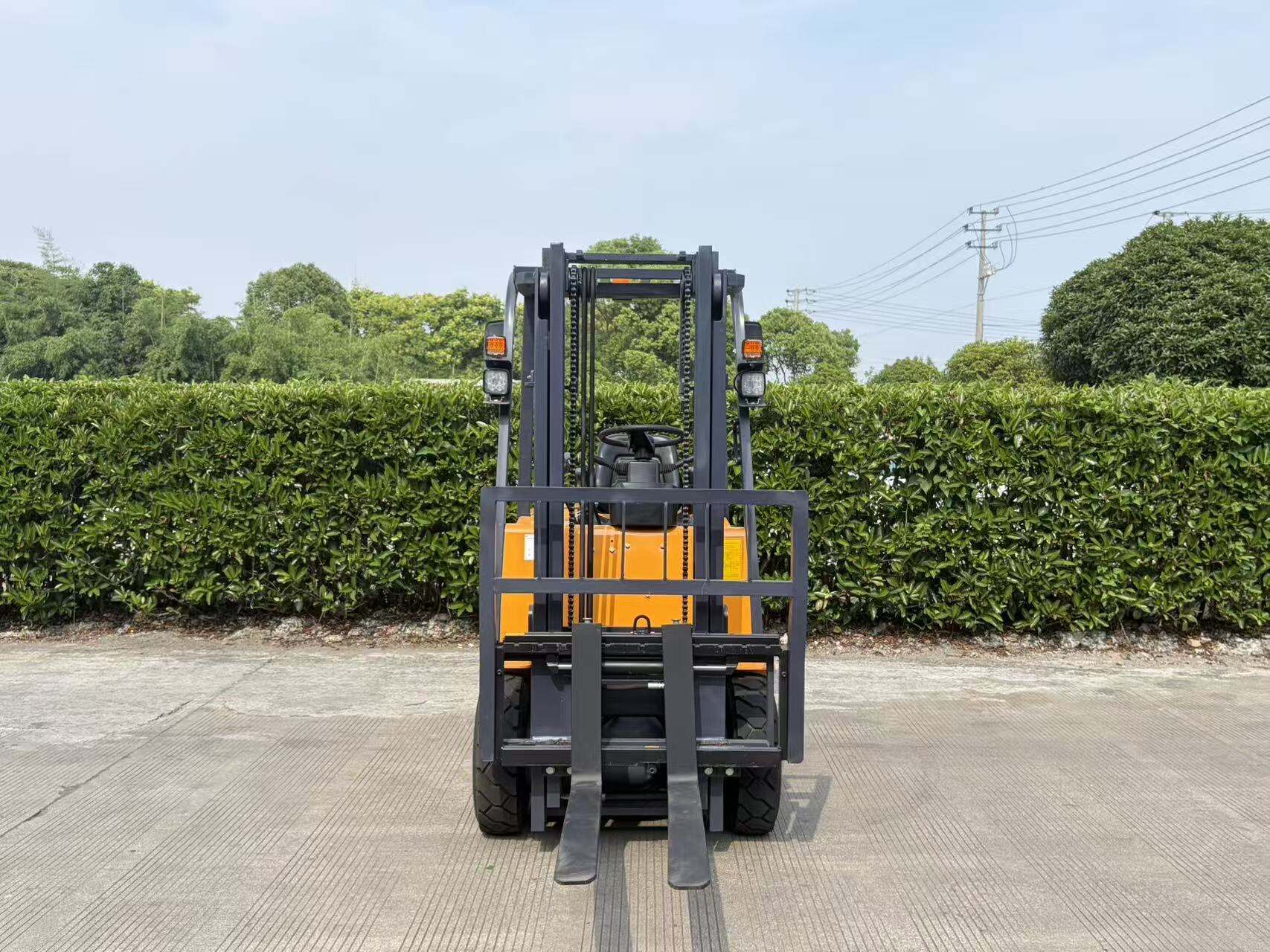 HH15Z 1.5-ton compact diesel forklift, suitable for logistics and material handling