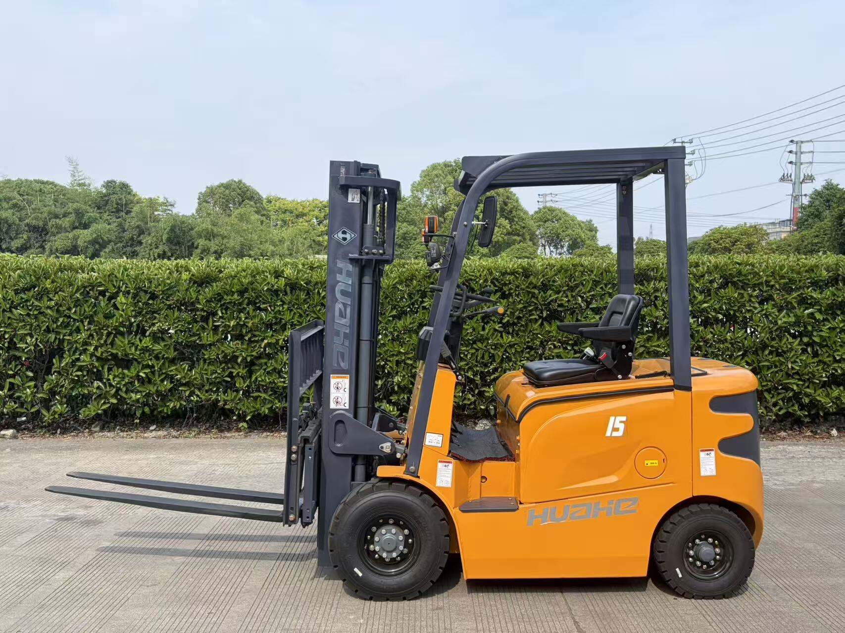 HH15Z 1.5-ton compact diesel forklift, suitable for logistics and material handling
