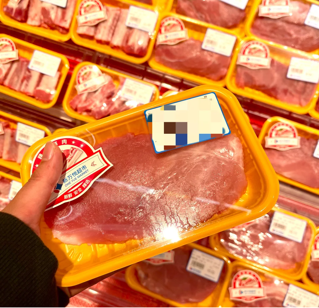 Circular tray with lid details