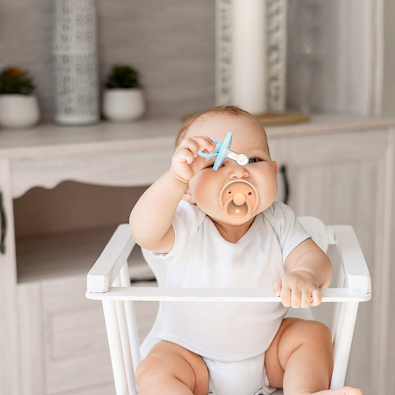 Innovative Folding Pacifier Debuts, Leading the Way in Childcare