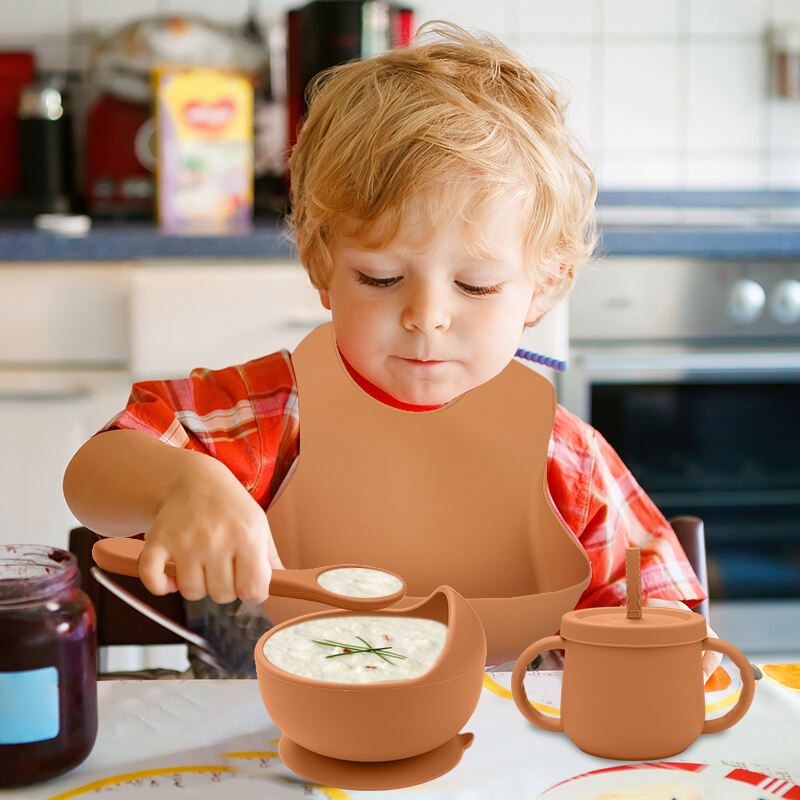 BPA-free silicon baby tableware: eich cymydog bwyta bachgen