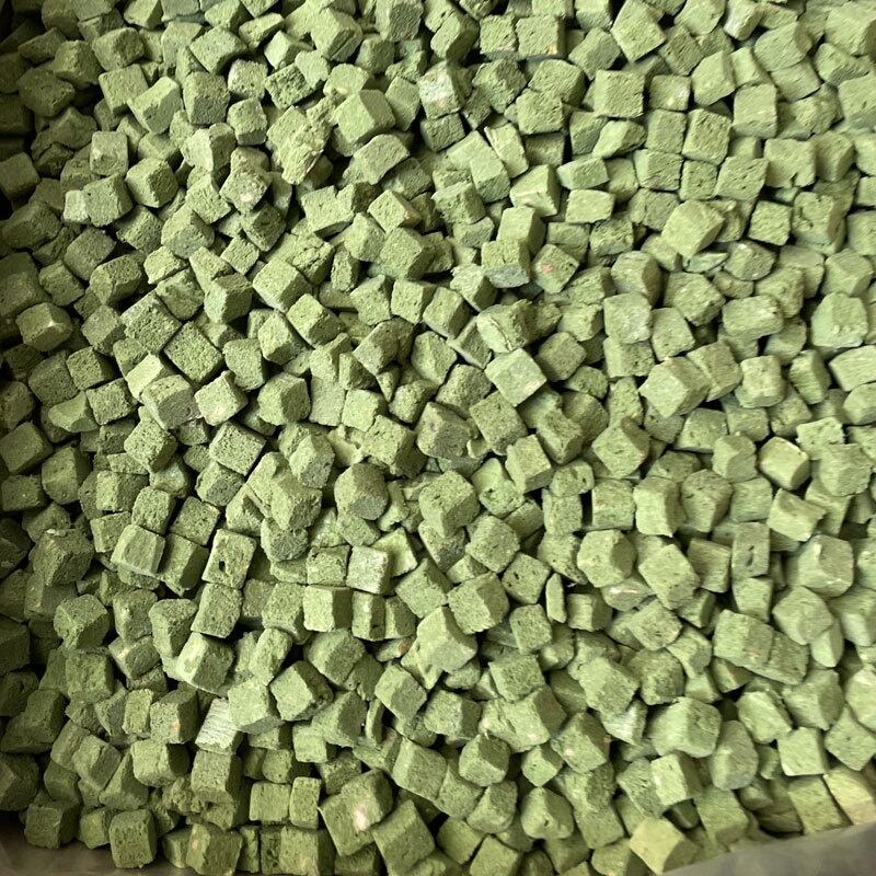Wholesale Health Freeze-Dried Bone Meat Cake Dog Cat Training Treats Snack Perfect Pet Reward High-protein Eco-friendly Small factory