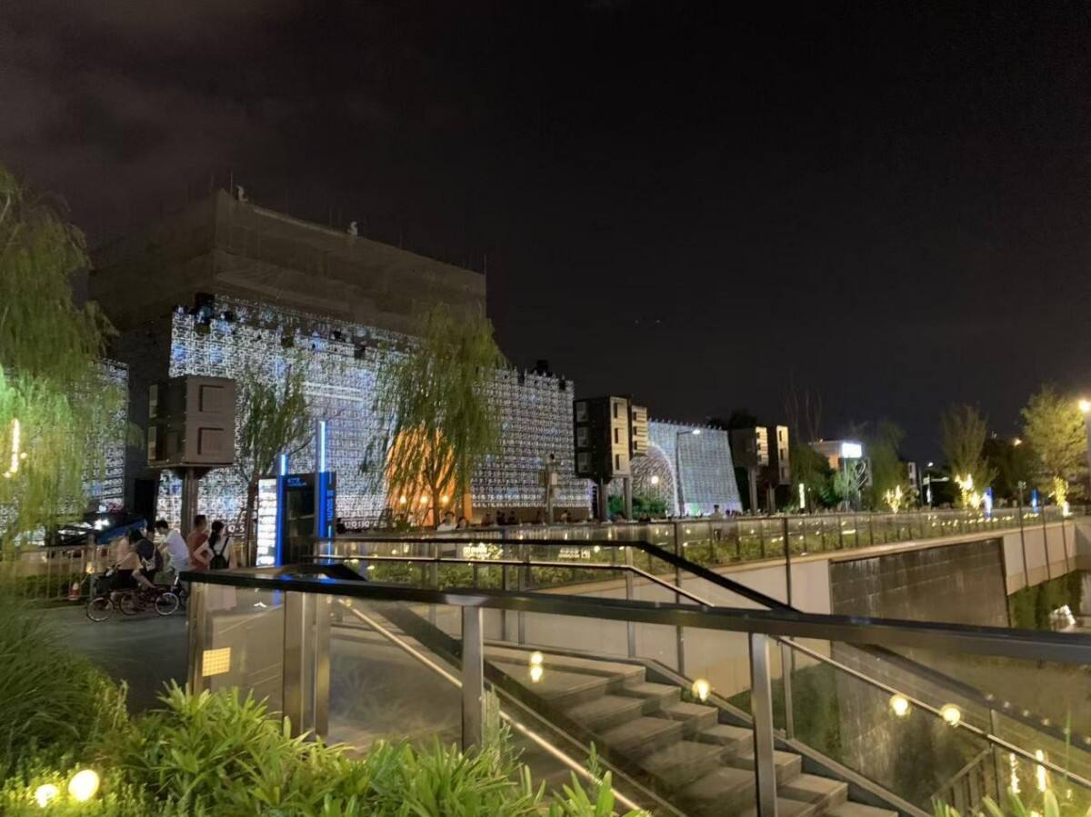 Light Up The Night Of The Splendid Canal! Sharp/Nec And Dongguan Shirui Outdoor Projector Protective Box Help The 6th Expo To Be Grandly Opened.