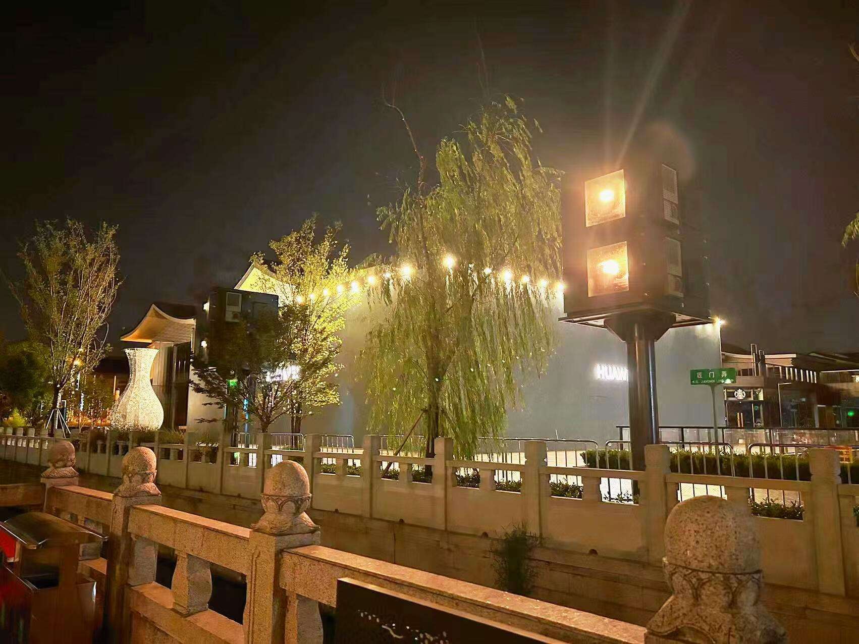 Light Up The Night Of The Splendid Canal! Sharp/Nec And Dongguan Shirui Outdoor Projector Protective Box Help The 6th Expo To Be Grandly Opened.