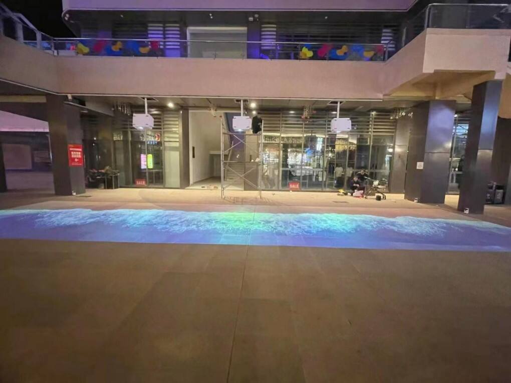 Ceiling-mounted: Secure and Stable