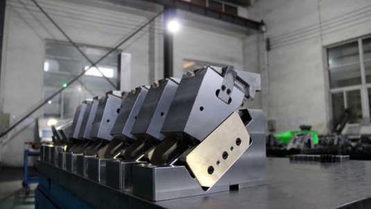 automotive stamping die producing precision body panel components