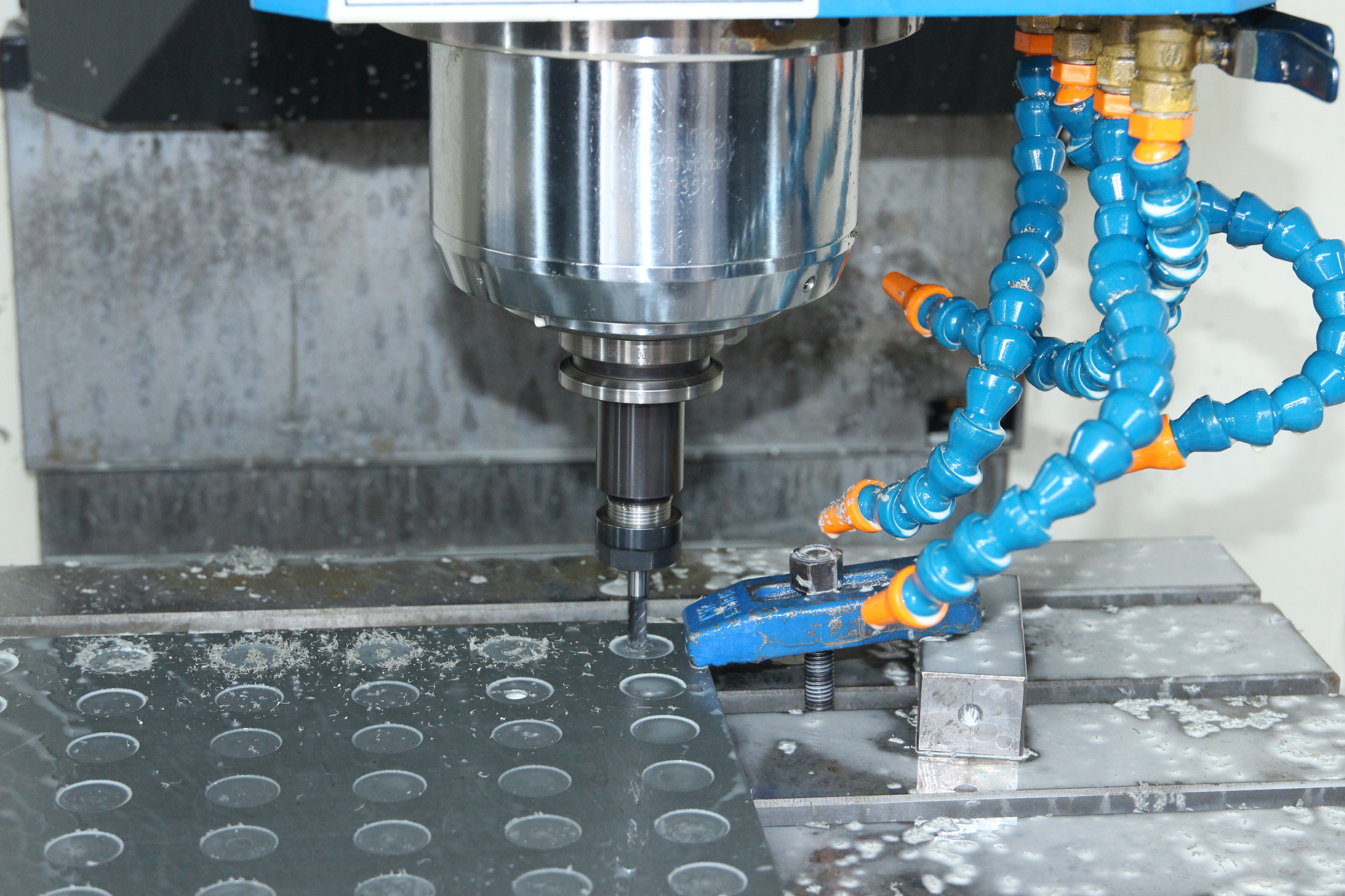 CNC-Technologie verbessert das Design und die Funktionalität von Autoersatzteilen.