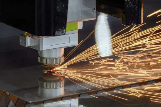 comparison of fiber laser plasma and waterjet cutting technologies for stainless steel
