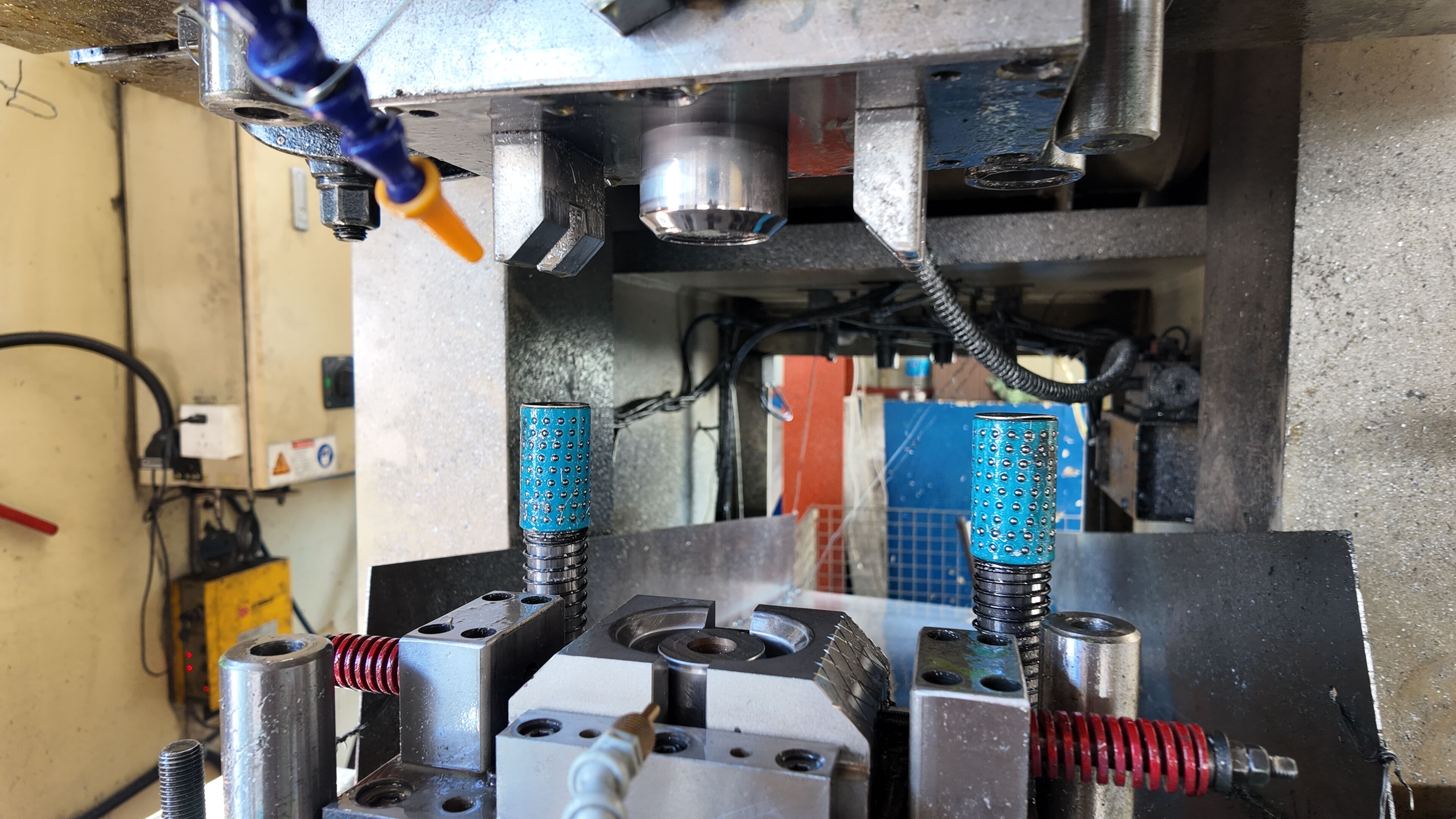 Transfer Die Stamping Explicat: Reduceți Deșeurile, Creșteți Randamentul Rapid