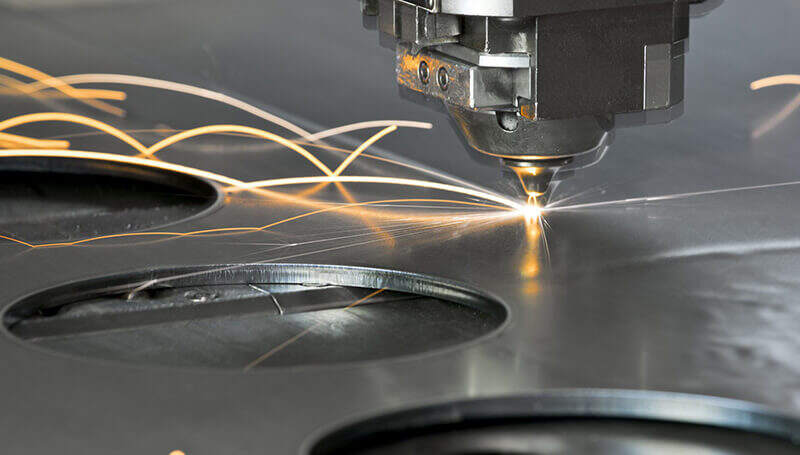 fiber laser cutting head configured for thin gauge metal processing