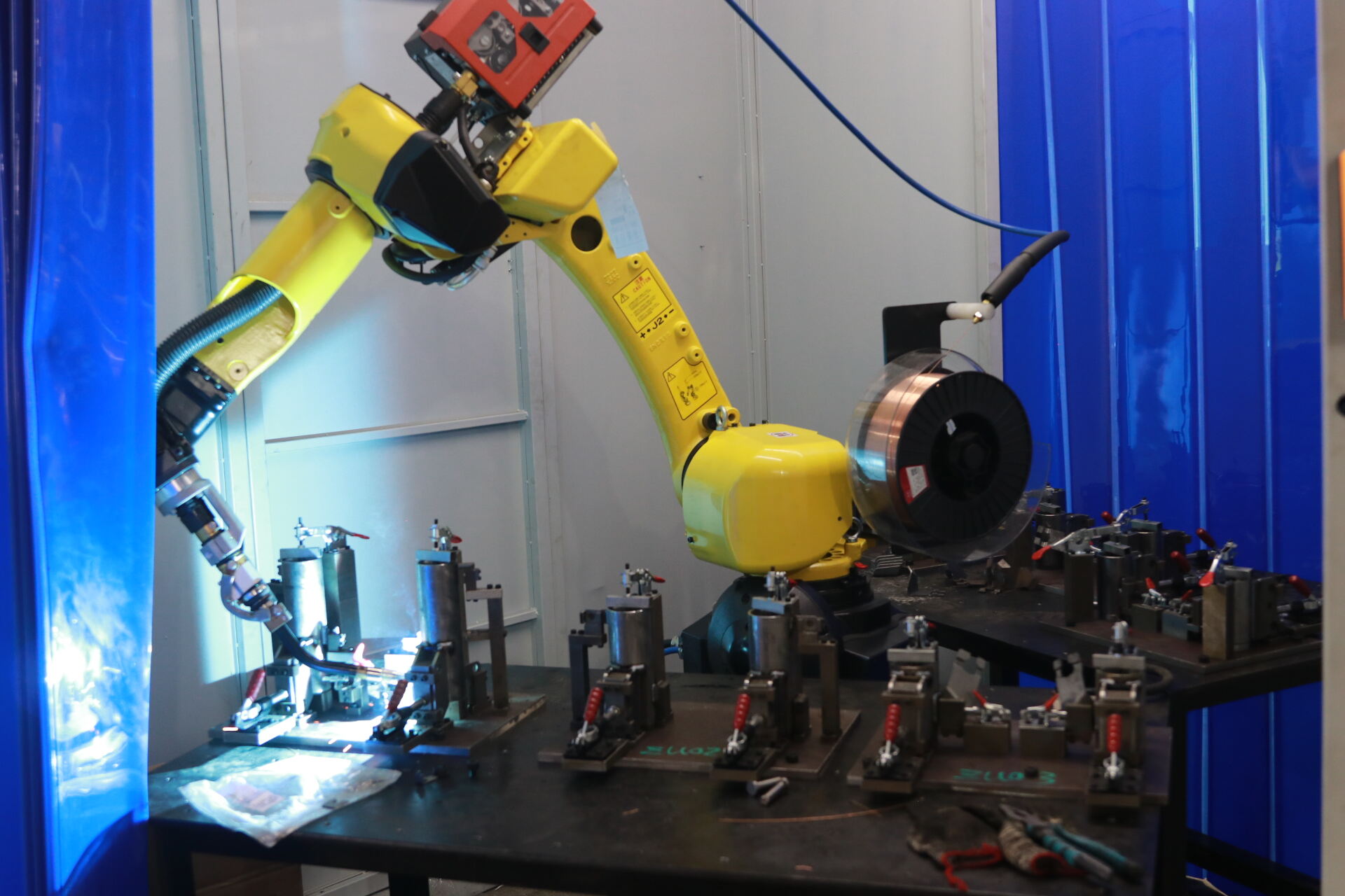 robotic mig welding used for repeatable chassis part production