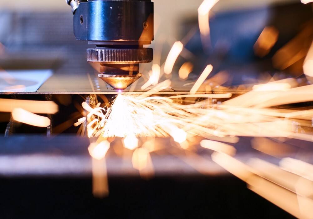 fiber laser cutting thin stainless steel sheet with precision beam control