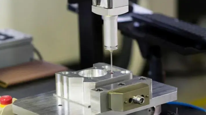 Präzisions-Blechumformung: Von kostspieligen Fehlern zu makellosen Teilen