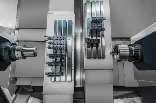 La fabrication de supports métalliques décryptée : de l’acier brut à la pièce finie