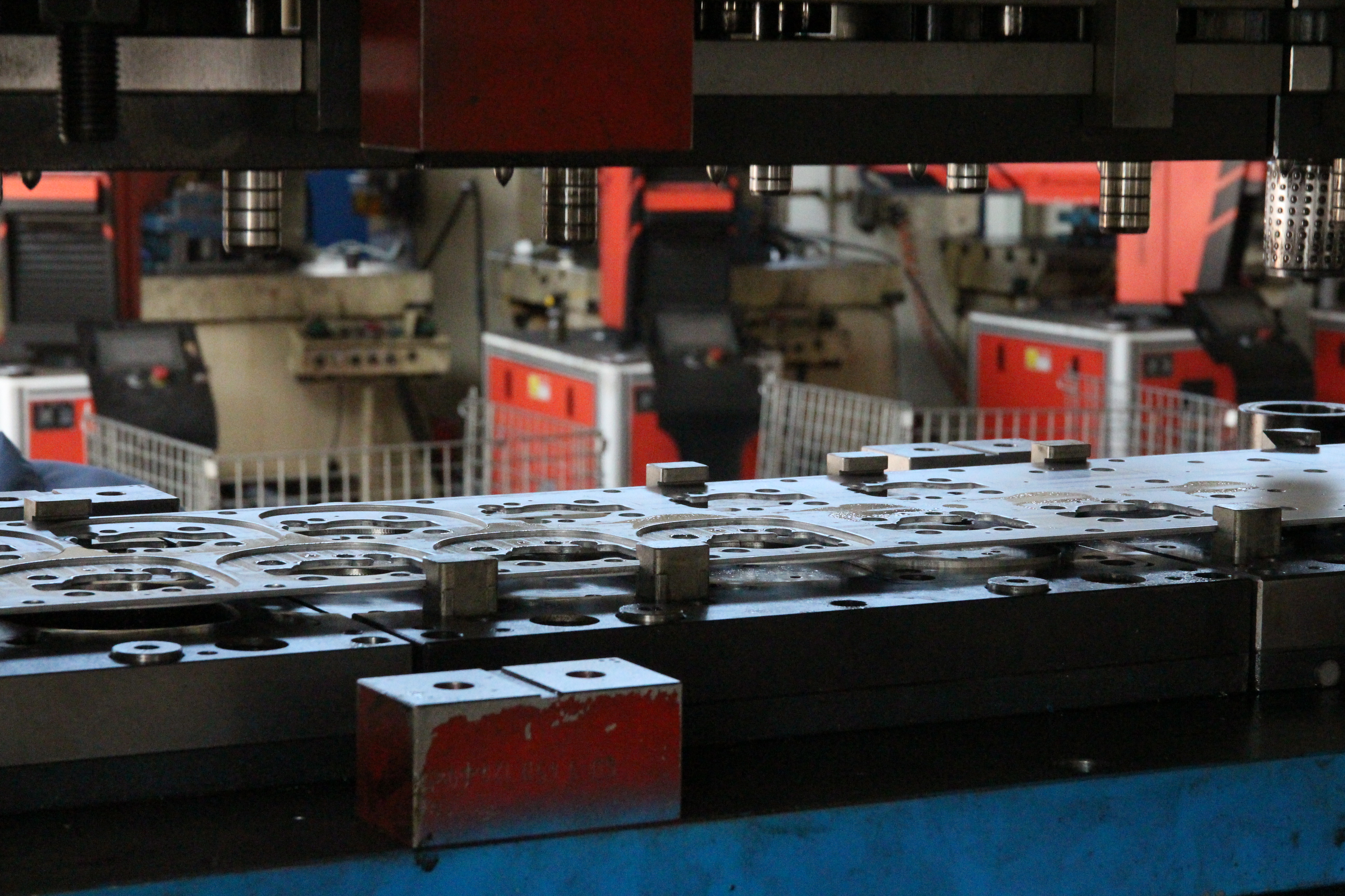 smart stamping die with digital sensors representing the future of automotive stamping technology