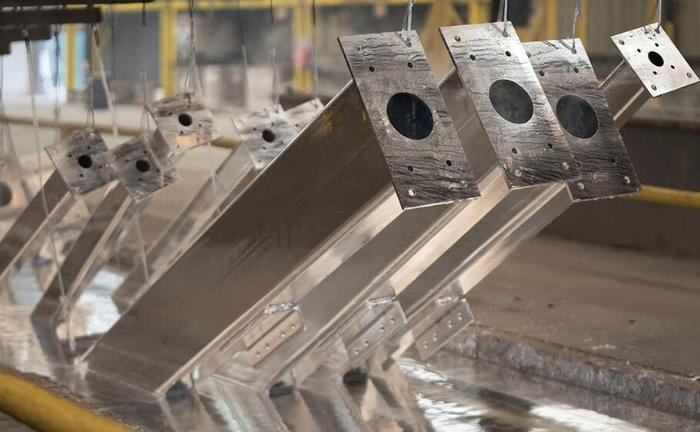 hot dip galvanizing coats cleaned steel with a bonded zinc layer