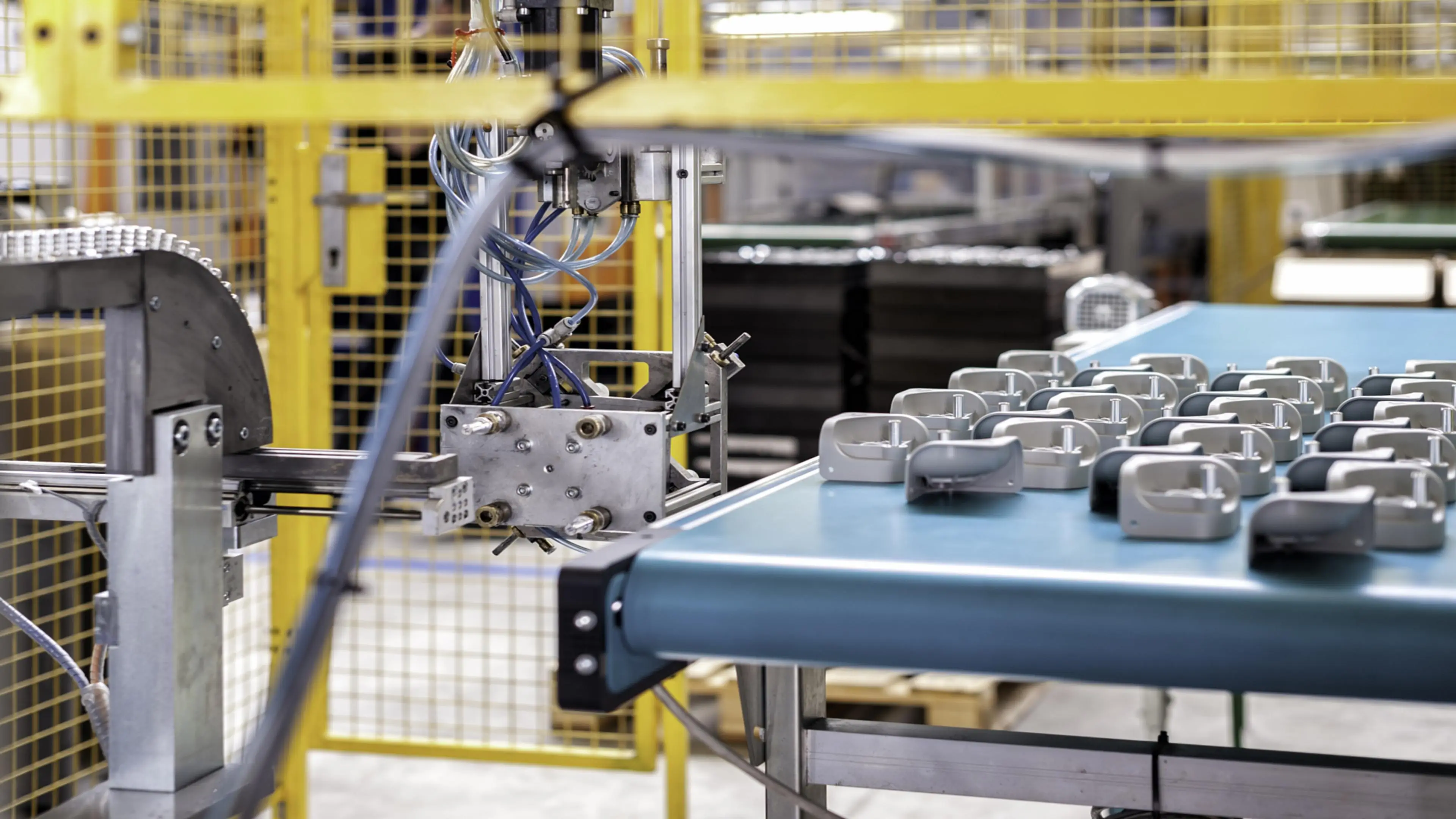 Gia công kim loại tấm độ chính xác cao – Giải thích chi tiết: Từ dung sai đến lựa chọn đối tác