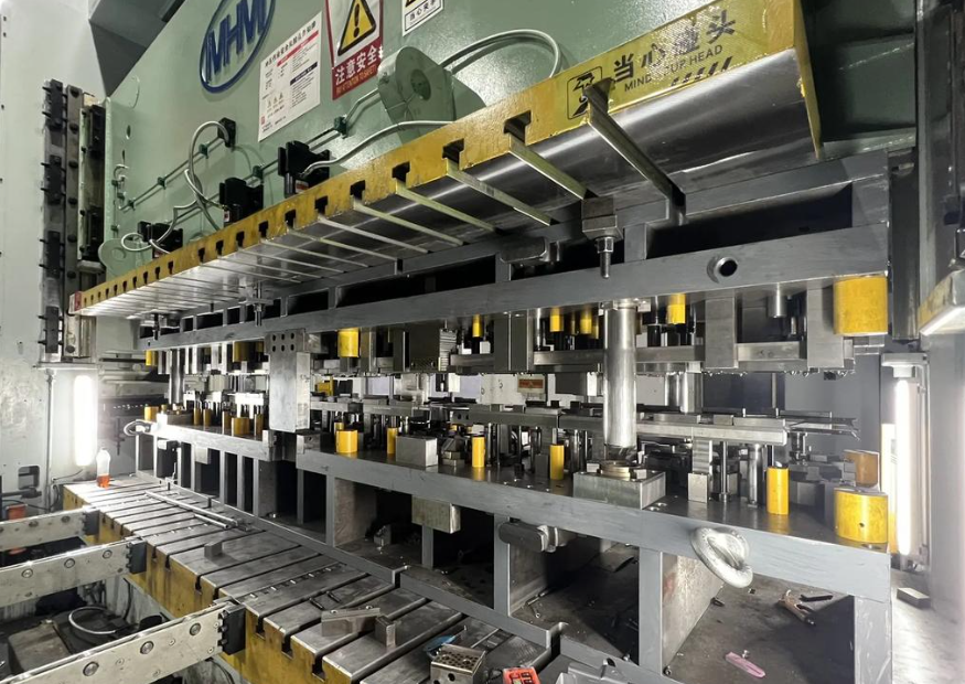 Tajemství nástrojů a forem pro lisování: Od surového nápadu po výrobní halu