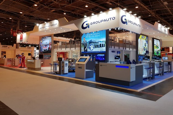 engineering-experts-providing-technical-consultations-at-shaoyi's-booth