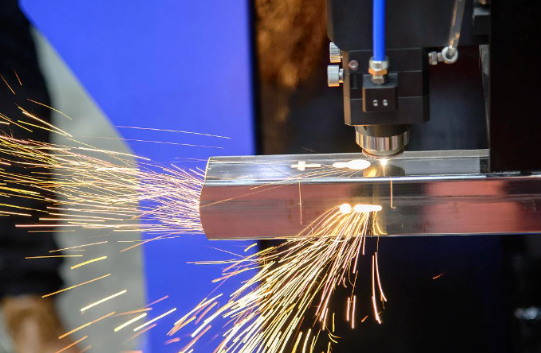fiber laser versus co2 laser technology comparison for thin metal cutting