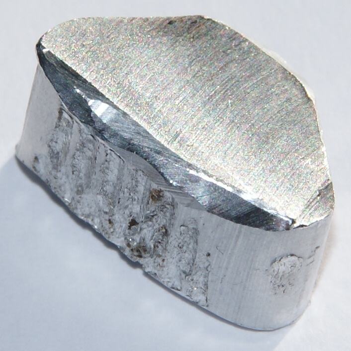 aluminum shown as a lightweight metal used in everyday products and manufacturing