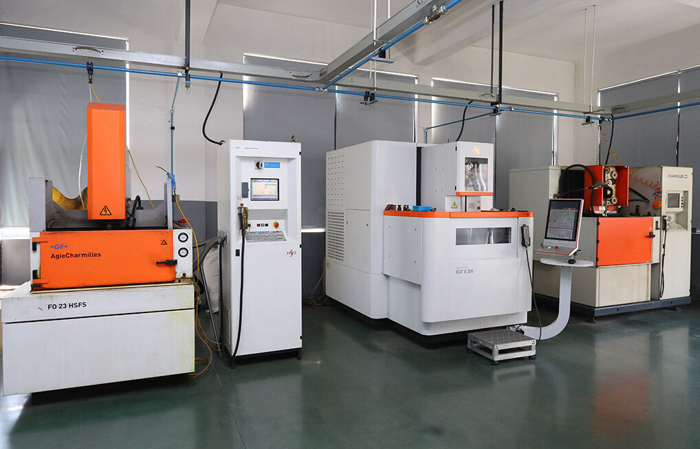 CNC қиылу қызметтері түсіндірілді: Сіздің материалдарыңызды дұрыс әдіспен салыстырыңыз